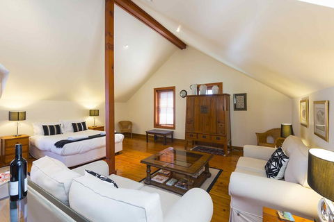The Mews Studio - Tourism Gold Coast 2