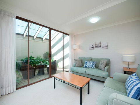 The Moorings, 5/4 Cromarty Road - Tourism Gold Coast 2