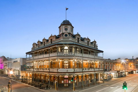 The National Hotel - Tourism Gold Coast 0