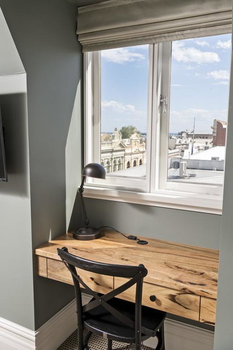 The National Hotel - Tourism Gold Coast 3