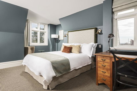 The National Hotel - Tourism Gold Coast 1