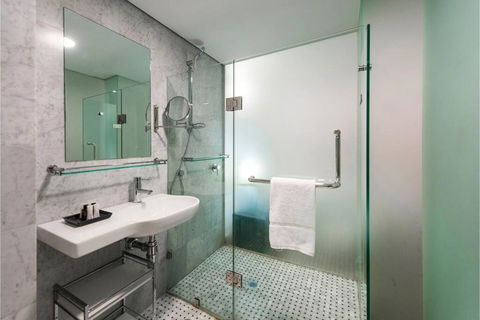 The Nest - Spacious Studio On Newcastle St With Roof Terrace - Tourism Gold Coast 2