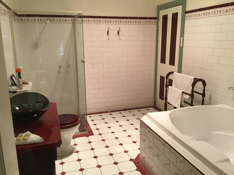 The Olde Devonshire House - Tourism Gold Coast 3