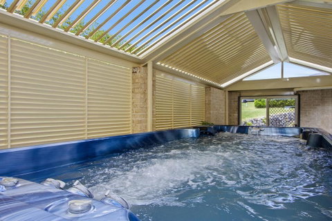 The Orient - Family & Pet Friendly - Huge Spa - Tourism Gold Coast 1