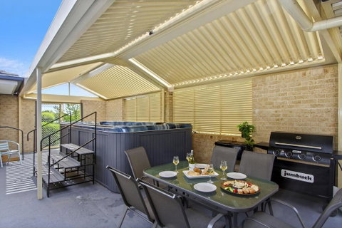 The Orient - Family & Pet Friendly - Huge Spa - Tourism Gold Coast 0