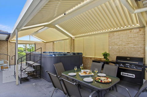 The Orient - Family & Pet Friendly - Huge Spa - Tourism Gold Coast 0