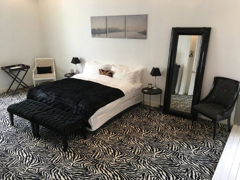 The Pakenham - Tourism Gold Coast 1