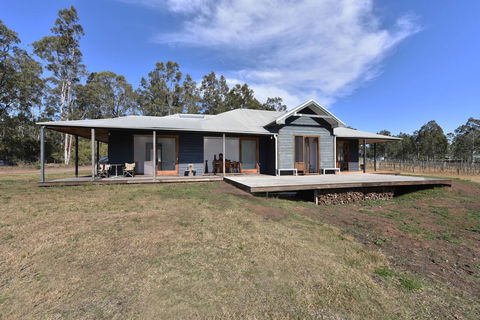 The Parson's Vineyard Retreat - Get Amongst The Vineyards In A Historic Home - Tourism Gold Coast 3