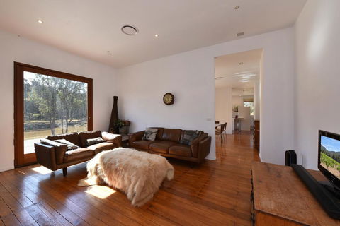 The Parson's Vineyard Retreat - Get Amongst The Vineyards In A Historic Home - Tourism Gold Coast 2