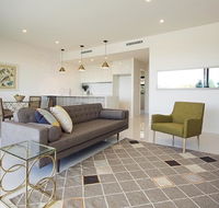 The Princess Bride - Executive 3BR Bulimba Apartment with Balcony in Central Location - Tourism Gold Coast