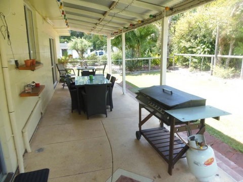 The Red Piranha - Rainbow Beach, Close To Everything, Air Con And Pet Friendly - Tourism Gold Coast 3