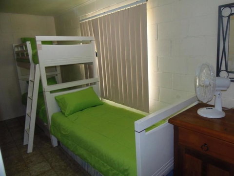 The Red Piranha - Rainbow Beach, Close To Everything, Air Con And Pet Friendly - Tourism Gold Coast 2