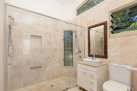 The Richmond Beach Villa - Tourism Gold Coast 2