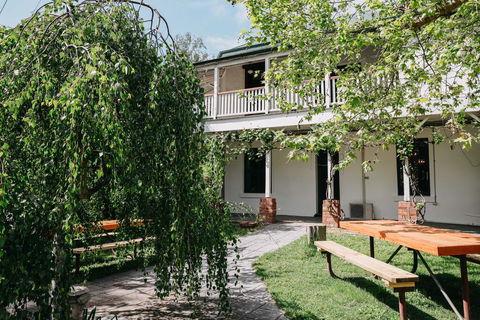 The Robin Hood Inn - Tourism Gold Coast 0
