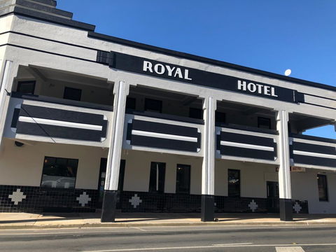 The Royal Hotel, Drouin - Tourism Gold Coast 1
