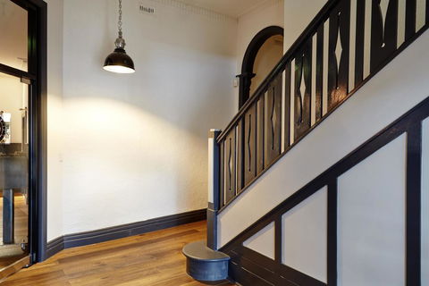 The Royal Hotel, Drouin - Tourism Gold Coast 2