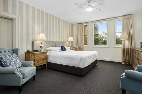 The Russell Hotel - Tourism Gold Coast 1