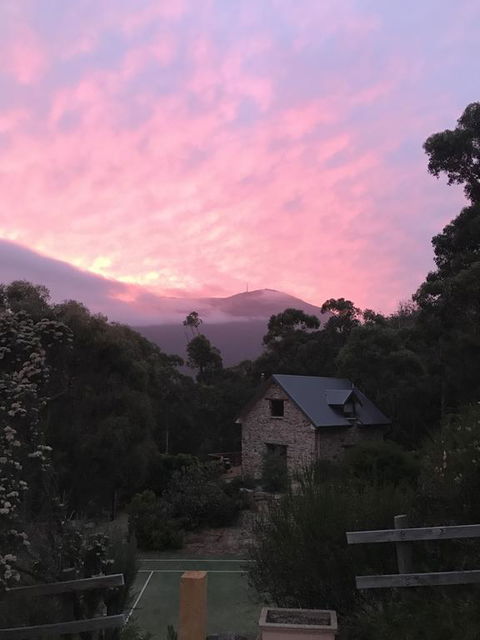 The Stone Cottage (with Tennis Court) - Tourism Gold Coast 0