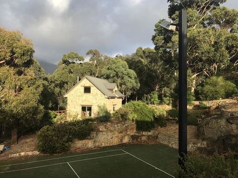The Stone Cottage (with Tennis Court) - Tourism Gold Coast 2