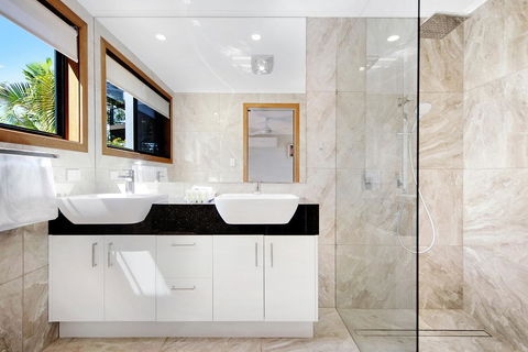 THE VIEW, TUGUN - 4 Bedrooms - Sea Views - Private Heated Pool - Tourism Gold Coast 2