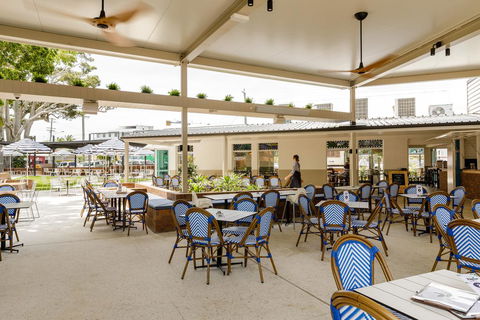 The Waterloo Bay Hotel - Tourism Gold Coast 2