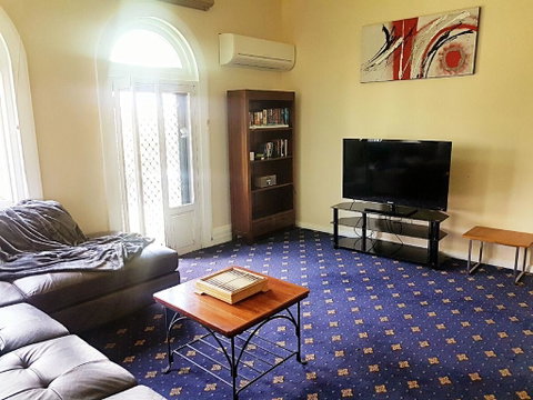 The Wharf Hotel - Tourism Gold Coast 2