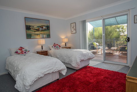 The White House - Tourism Gold Coast 1