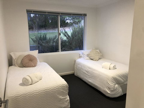 Three Bedroom, Two Bathroom Family Home - Tourism Gold Coast 3