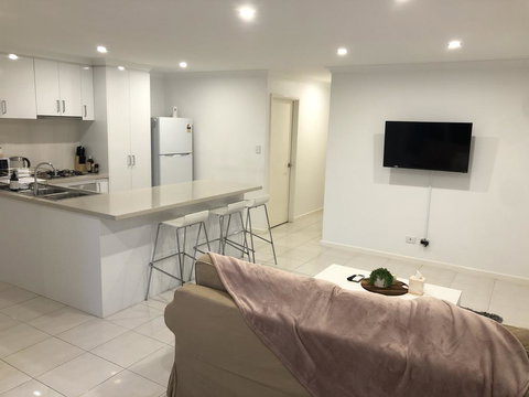 Three Bedroom, Two Bathroom Family Home - Tourism Gold Coast 1
