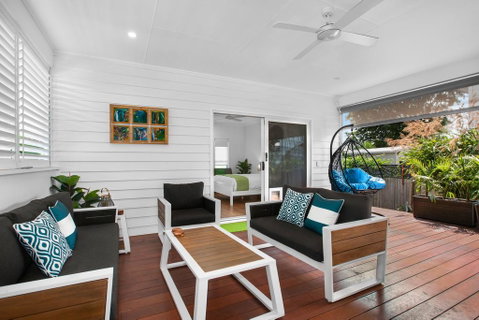 Three-Bed Family Entertainer Near Beach And Cafes - Tourism Gold Coast 1