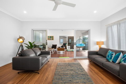 Three-Bed Family Entertainer Near Beach And Cafes - Tourism Gold Coast 0