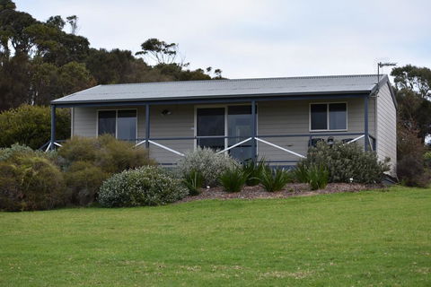Tidal Dreaming Seaview Cottages - Tourism Gold Coast 0