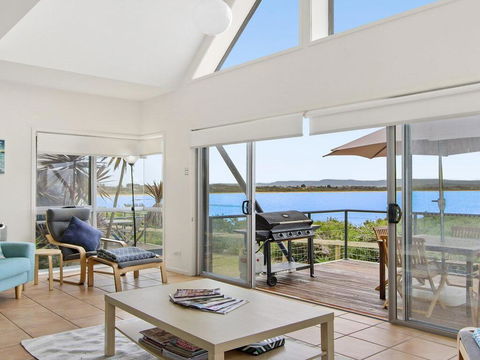 Tilbury Breeze - Ocean Views, Comfort And Style - Tourism Gold Coast 0