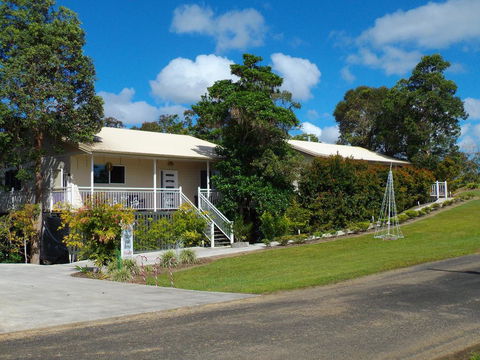 Tinaroo Sunset Retreat - Tourism Gold Coast 0