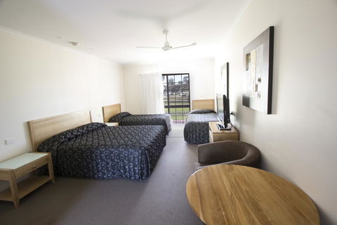 Tocumwal Golf Resort - Tourism Gold Coast 2