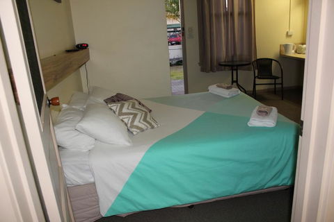 Tocumwal Hotel Motel (The Palms) - Tourism Gold Coast 0