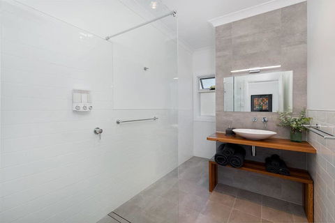 Toms Cottage - Wilgowrah -A Country Escape - Tourism Gold Coast 3
