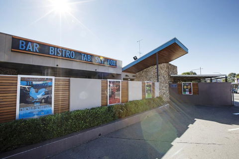 Toongabbie Hotel - Tourism Gold Coast 3