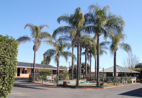 Town And Country Motor Inn - Tourism Gold Coast 0