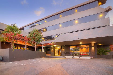 Townhouse Hotel - Tourism Gold Coast 3