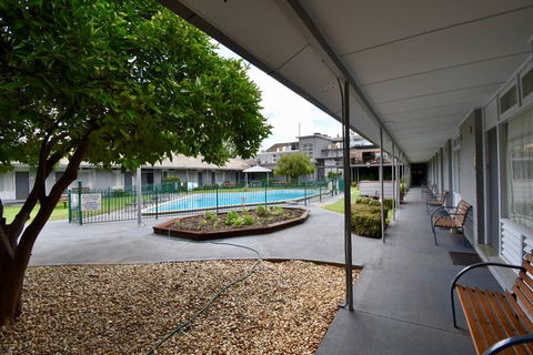 Townhouse Motel Cowra - Tourism Gold Coast 3