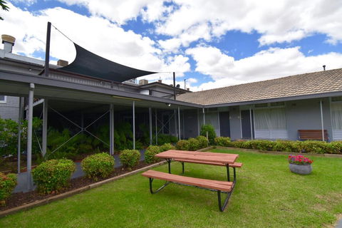 Townhouse Motel Cowra - Tourism Gold Coast 1