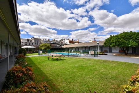 Townhouse Motel Cowra - Tourism Gold Coast 2
