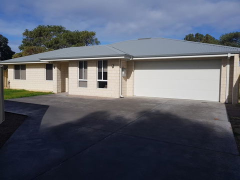Towncrackers Guest House - Tourism Gold Coast 0