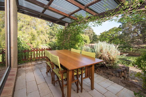 Trastevere Cowaramup Farm House - Tourism Gold Coast 0