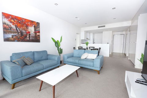 Trendy, Self Contained Inner City Apartment - Tourism Gold Coast 0
