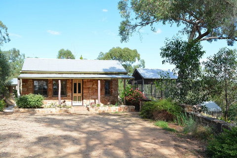 Trestrail Cottage B & B - Tourism Gold Coast 0