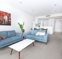 Trendy Self Contained Inner City Apartment - Tourism Gold Coast