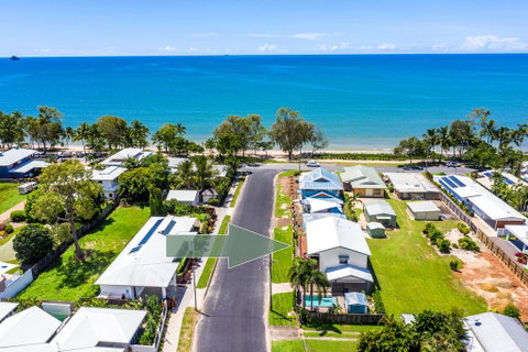Tropical Beachside Oasis In Clifton Beach - Tourism Gold Coast 1