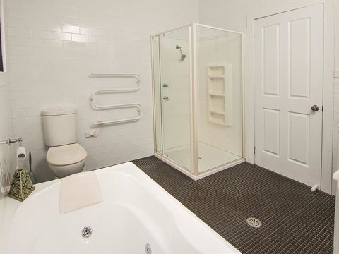 Tuppy's On The Lake - Tourism Gold Coast 3